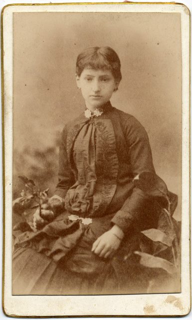 Retrato de una joven mujer.