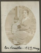 En Versalles, retrato de Inés Guillard y acompañante
