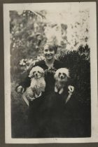 Retrato de Mujer y dos perros
