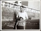 Renato Valenzuela y Wicks y su hijo