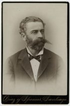 Retrato de un hombre con barba y bigote