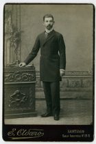Retrato de hombre con barba y bigote