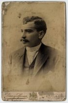 Retrato de hombre con bigote