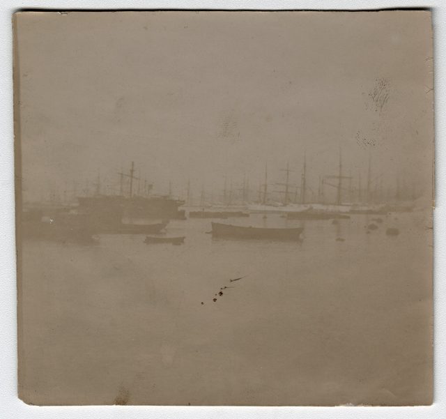 Buques sobre el mar