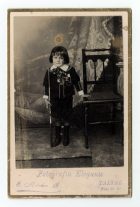 Retrato de un niño con escopeta