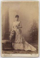 Retrato de una mujer con abanico