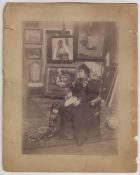 Taller del pintor Alfredo Valenzuela Puelma con su mujer y su hijo
