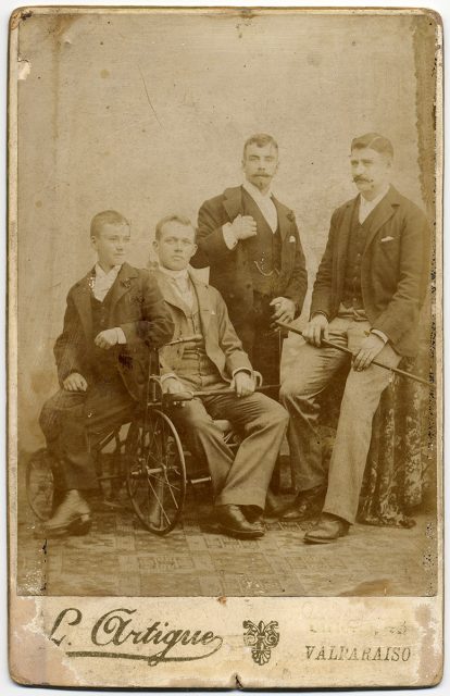Retrato de cuatro hombres.
