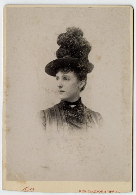 Retrato de una mujer con sombrero