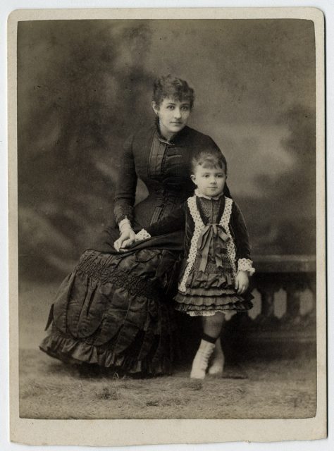 Mujer con su hija
