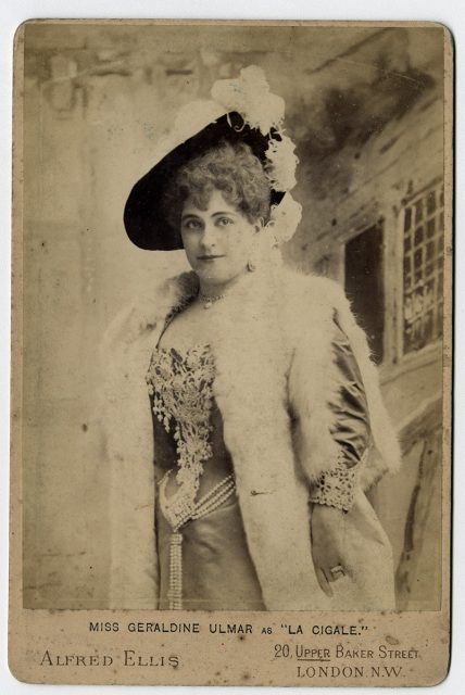 Miss Geraldine Ulmar como «la Cigale»