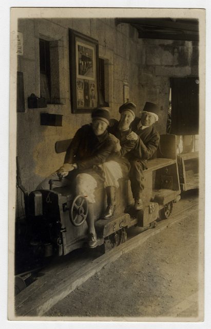 Hombres sobre un tren