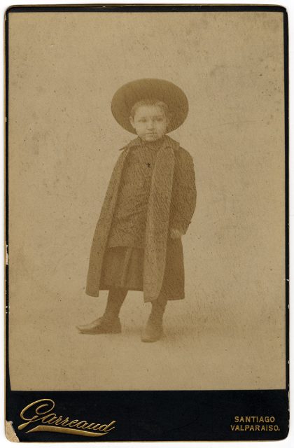 Retrato de una niña con sombrero