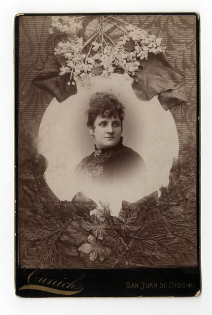 Retrato de Adela C. de Rocreaud