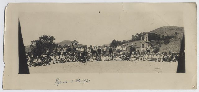 Grupo de personas en playa de Papudo