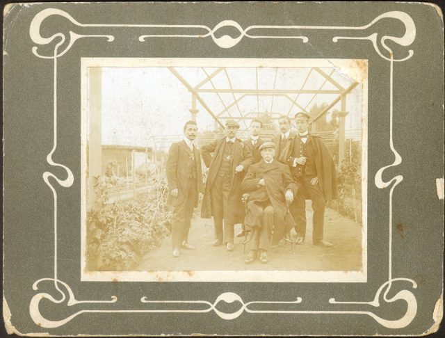 Grupo de hombres