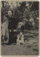 Mujer y un perro