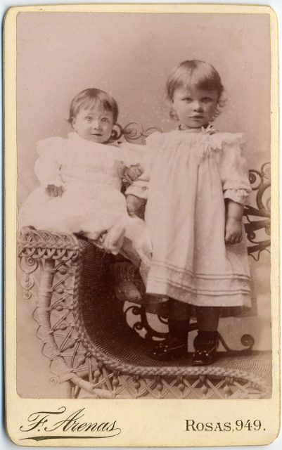 Retrato de dos niñas.