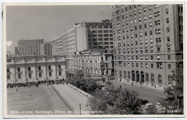 Chile, Santiago, Plaza de la Constitución.