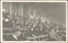 La familia del fotógrafo en una tribuna