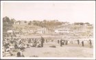 Veraneantes sobre una playa.