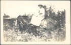 Mujer sobre un caballo