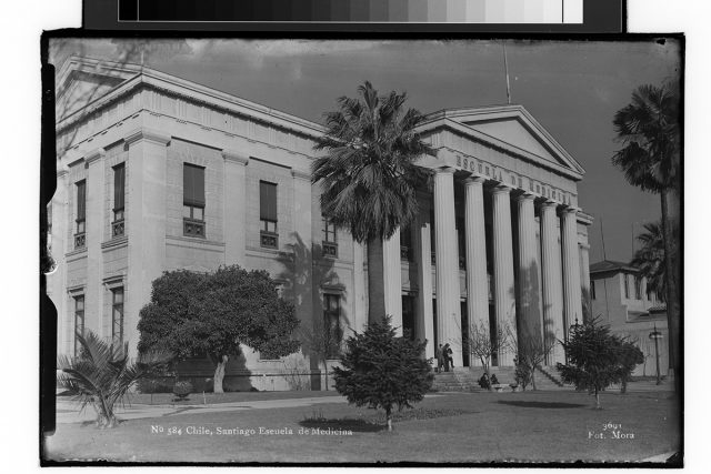 Chile, Santiago Escuela de Medicina.
