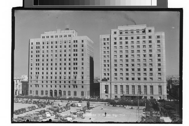 Chile – Santiago. Ministerio de Hacienda y Hotel Carrera.